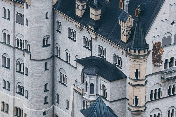 Famosa Neuschwanstein Bavarian Castelo Fachada Close Vista Detalhes Arquitetura — Fotografia de Stock