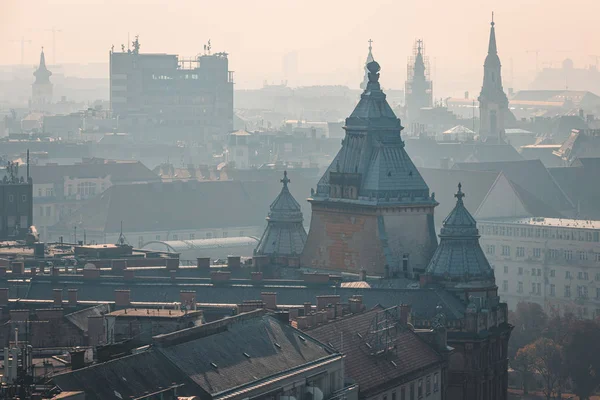 Туманный Вид Крышу Исторического Центра Будапешта Венгрия — стоковое фото