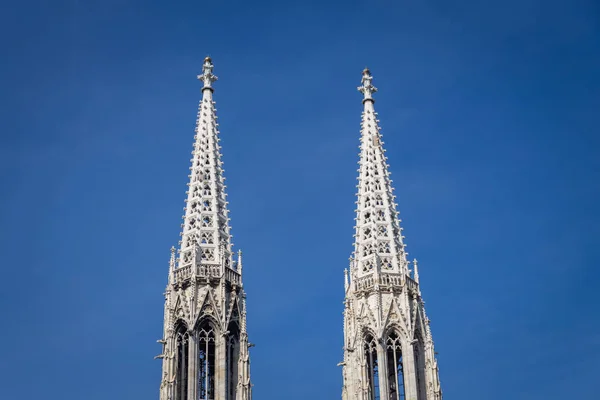 Torres Famosa Igreja Votivkirche Céu Azul Claro Viena Áustria — Fotografia de Stock