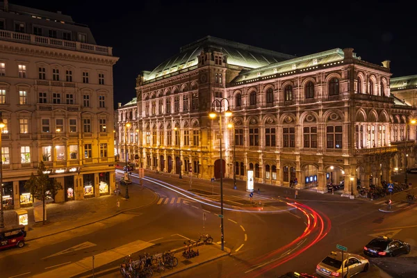 ウィーン オーストリア 2019年10月 ウィーンオペラハウス交通モーションライト付きナイトビュー — ストック写真