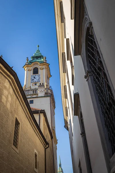Bratislava Staroměstská Radnice Hodiny Tower View Modré Nebe Pozadí — Stock fotografie