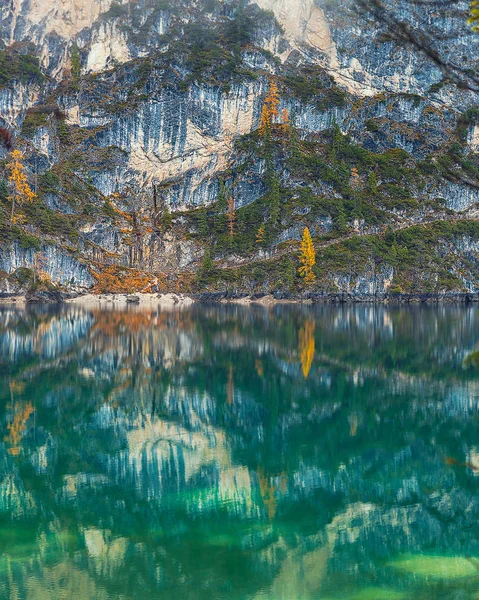 Incroyables Eaux Émeraudes Lago Braies Italie Avec Beau Reflet Des — Photo
