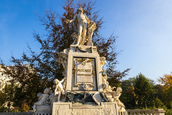 Mozart Monument Parken Höstsäsongen Wien — Stockfoto