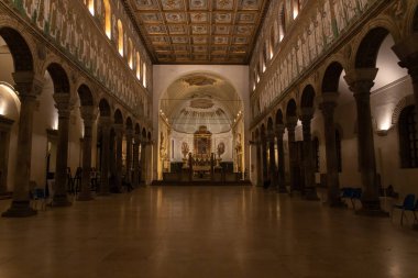 Ravenna, İtalya - Ekim 2019: Sant Apollinare Nuovo Bazilikası Ravenna 'daki eski Hıristiyan kilisesi