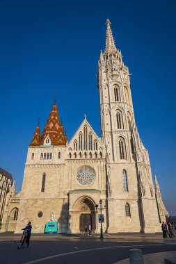Budapeşte, Macaristan - Ekim 2019: Matthias Kilisesi Budapeşte 'deki ünlü tarihi bina