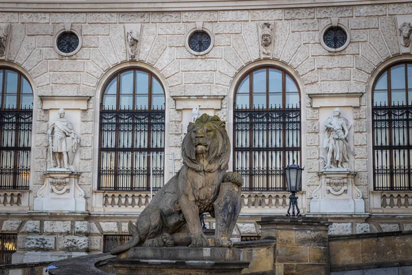 Wenen Oostenrijk Oktober 2019 Hofburg Paleis Gevel Close Uitzicht Leeuwensculptuur — Stockfoto