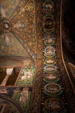Ravenna, İtalya - Ekim 2019: Ravenna 'daki San Vitale Bazilikası' nın ünlü mozaikleri, Dünya Unesco mirası