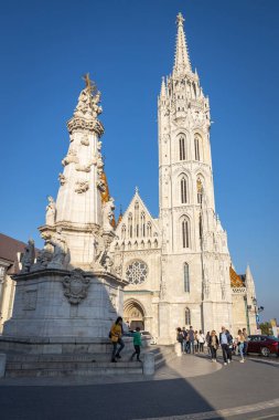 Budapeşte, Macaristan - Ekim 2019: Matthias Kilisesi Budapeşte 'deki ünlü tarihi bina