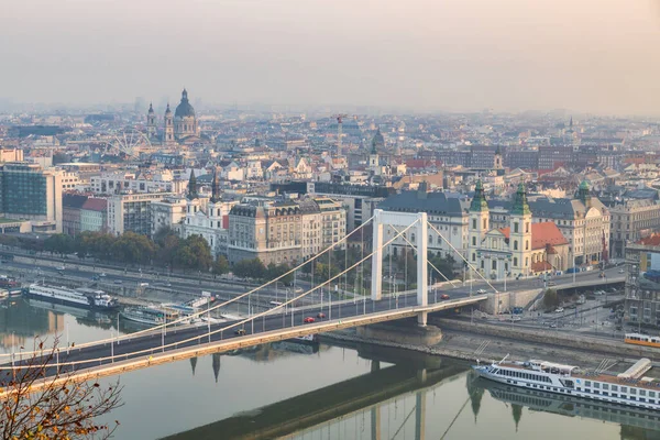 Budapeszt Węgry Październik 2019 Opłakujący Widok Miasto Budapeszt Most Elżbiety — Zdjęcie stockowe