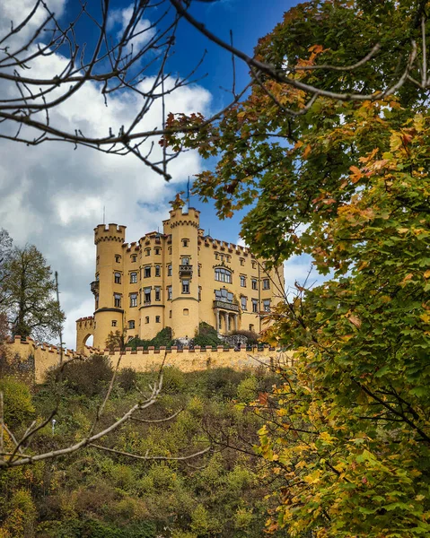 Hohenschwangau Castelo Bávaro Edifício Amarelo Velho Céu Nublado Início Temporada — Fotografia de Stock