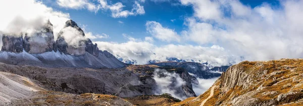 Panoramautsikt Över Vackert Bergslandskap Med Tre Cime Lavaredo Enorma Stenar — Stockfoto