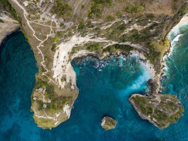 Atuh plaj drone görüntüsü, Nusa Penida, Bali hava aracı.