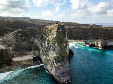 Endonezya 'nın Bali Adası' ndaki Nusa Penida plajının güzel kuş manzarası