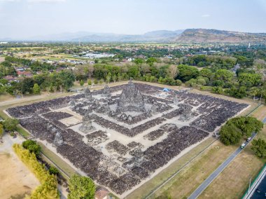 Endonezya 'nın Özel Yogyakarta Bölgesi' ndeki Prambanan antik Hindu tapınağı yerleşkesi