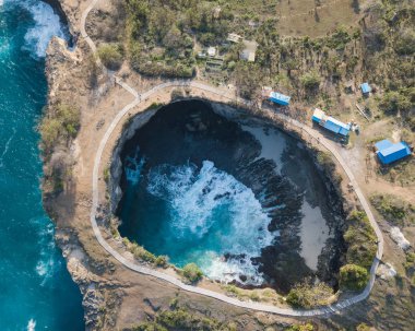 Endonezya, Nusa Penida 'daki kumsalın harika insansız hava aracı görüntüsü