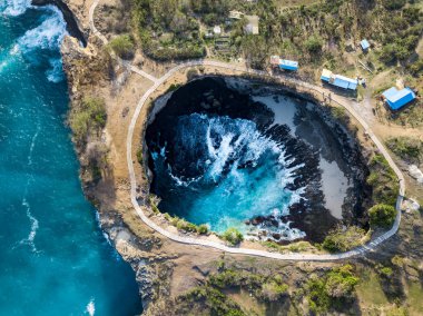 Endonezya, Nusa Penida 'daki kumsalın harika insansız hava aracı görüntüsü