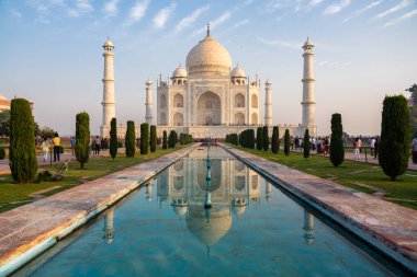 Hindistan 'ın Agra kentindeki yedi dünya harikasından biri olan Taj Mahal mozolesine bakış açısı