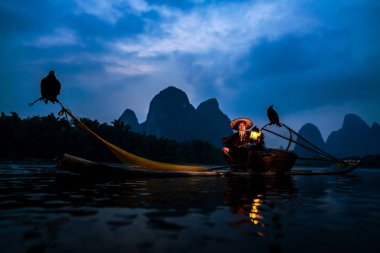 Guilin Çin 'deki Komando Balıkçılar 
