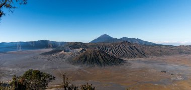 Doğu Java, Endonezya 'daki Bromo volkanının panoramik görüntüsü