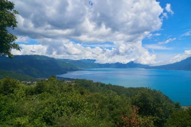 Dağlardaki güzel yaz manzarası