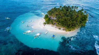 Filipinler 'in Siargao kentindeki Guyam Adası' nda güzel bir manzara.