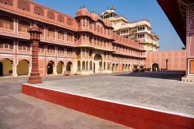 Rüzgarın güzel pembe sarayı, Hawa Mahal, Jaipur şehrinde, Hindistan.