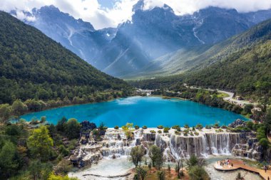 Yeşim Ejder Kar Dağı 'ndaki Mavi Ay Vadisi' nin inanılmaz manzarası, Lijiang Yunnan Çin