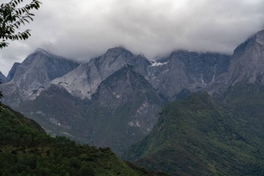 Himalaya Boğazı 'nda sıçrayan kaplan Çin' de büyük dağlar 