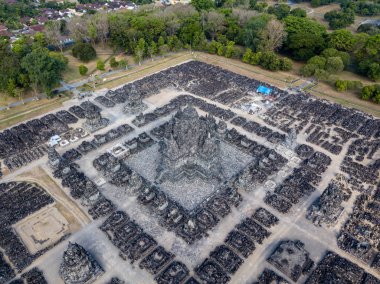 Endonezya 'nın Özel Yogyakarta Bölgesi' ndeki Prambanan antik Hindu tapınağı yerleşkesi