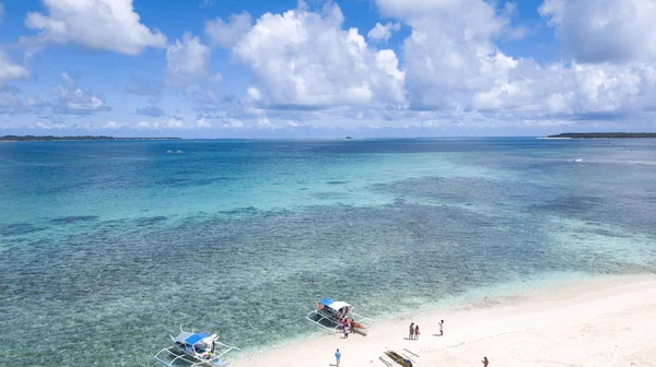 Hermosa Playa Con Cielo Azul — Foto de Stock