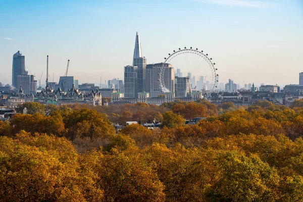 ロンドンの美しい風景劇的な日の出 — ストック写真
