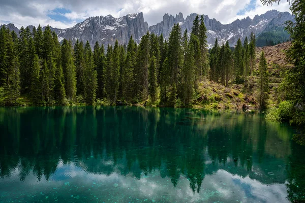 Fantástica Vista Lago Alpino Italiano Carezza Das Dolomitas Sul Tirol — Fotografia de Stock