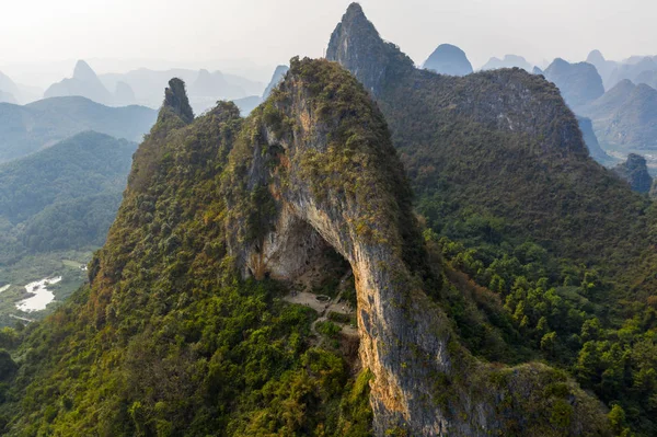 Colina Lua Com Arco Natural Região Autônoma Guangxi Sul China — Fotografia de Stock