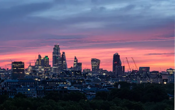 夜のロンドンの美しい景観と都市建築 — ストック写真