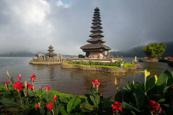 Ikonische Hinduistische Heilige Stätte Ulun Danu Beratan Tempel See Bali — Stockfoto