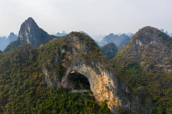 Colina Lua Com Arco Natural Região Autônoma Guangxi Sul China — Fotografia de Stock