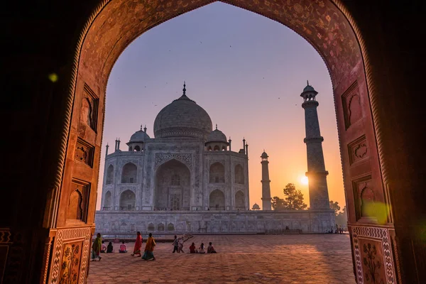 Fildişi Beyaz Mermer Mozolesi Olan Muhteşem Gün Batımı Manzarası Taj — Stok fotoğraf