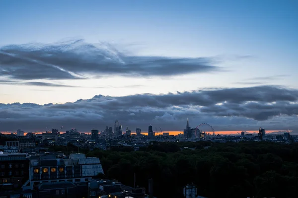 美しいロンドンの色 イギリス夕方の英国のスカイライン — ストック写真