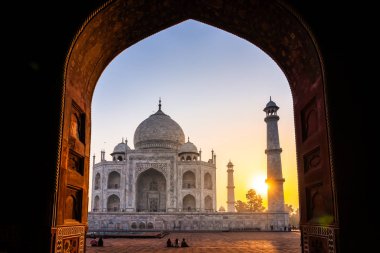 Hindistan 'ın Agra kentindeki yedi dünya harikasından biri olan Taj Mahal mozolesine bakış açısı