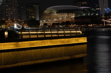 Şehrin gece manzarası