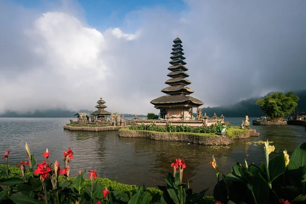 Ikonische Hinduistische Heilige Stätte Ulun Danu Beratan Tempel See Bali — Stockfoto