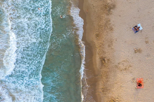 Hermosa Playa Con Olas Mar —  Fotos de Stock