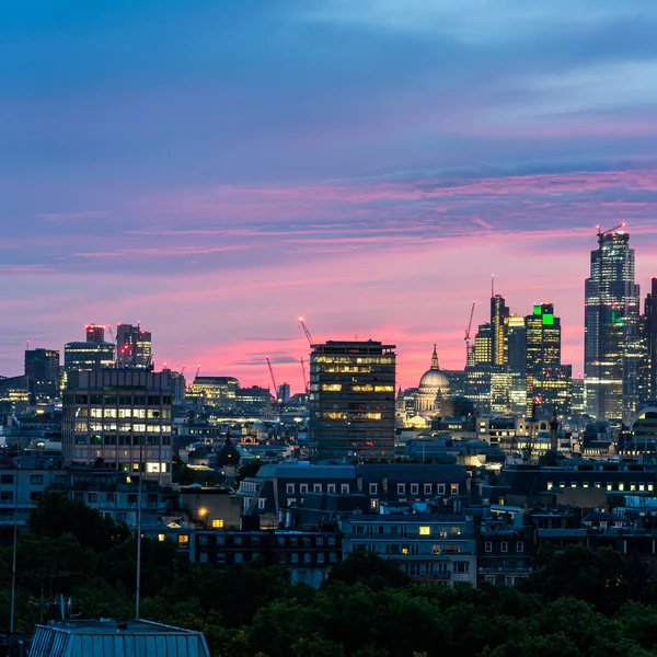 美しいロンドンの色 イギリス夕方の英国のスカイライン — ストック写真