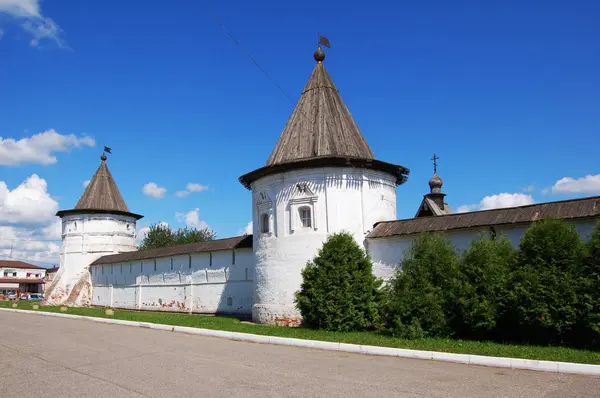 Klostret i den antika staden av Yuryev-Polsky. Ryssland — Stockfoto