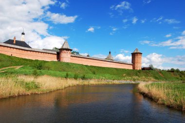 Nehrin Suzdal kasaba Rusya'da manastır üzerindedir