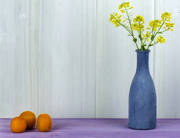 Vase Field Yellow Flowers Apricots Table — Stock Photo, Image