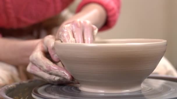 Closeup Side View Muddy Hands Fine Tuning Clayware Shape Spinning — Stock Video