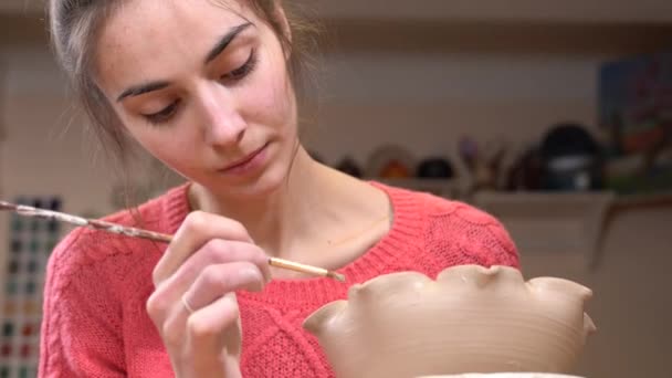 Closeup View Girl Ceramist Concentrated Smoothing Clay Pot Edges Using — Stock Video