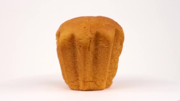 Pandoro 关闭传统的意大利甜酵母面包旋转表在白色背景下分离 — 图库视频影像