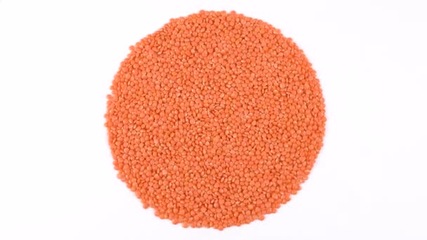 健康生有机红扁豆特写 素食食品在白色背景下旋转 — 图库视频影像